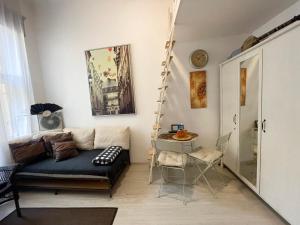 Junior Orange Apartment next to Danube