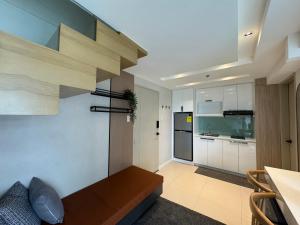 Dazzling fully furnished unit BGC w Pool