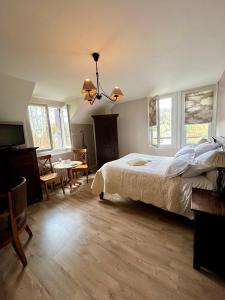 Hotels Logis Hotel De La Chapelle : photos des chambres