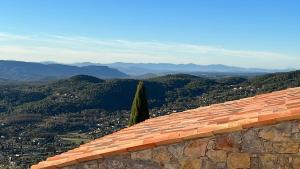 Maisons de vacances Villa La Genestiere - Familienoase und Golfertraum mit Infinity-Pool und 180-Grad-Panoramablick bis zum Meer : photos des chambres