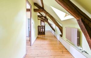 Maisons de vacances Nice Home In Ligny Le Ribault With Wifi : photos des chambres