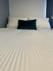 2 Bed Apartment Scarisbrick Street Ormskirk - Rooms by Vici