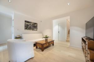 Villas Villa avec piscine a 25 min de lyon : photos des chambres
