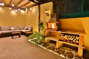 Charm Vintage Achrafieh Apt with Garden Pizza Oven BBQ Hottub - El Achrafiyeh