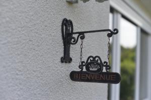Maisons de vacances Renovated French Village Pavilion House - A Home for Your Next Holiday : photos des chambres