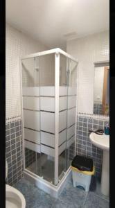 Piso planta baja y gran patio con piscina comunitaria de alquiler temporal