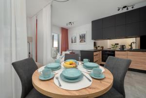 Stylowe Studio z Parkingiem Blisko Łódź Kaliska by Noclegi Renters