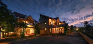 TreeHouse Blue Hotel & Villas