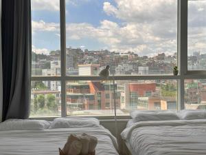 Aliens cozy loft apartment