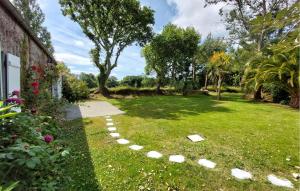 Maisons de vacances Amazing Home In Ploubezre : photos des chambres