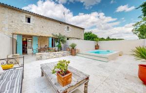 Maisons de vacances Cozy Home In Port-Sainte-Foy-Pontch : photos des chambres