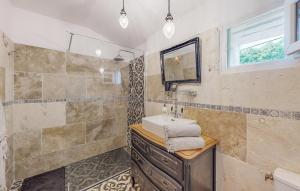 Maisons de vacances Cozy Home In Port-Sainte-Foy-Pontch : photos des chambres