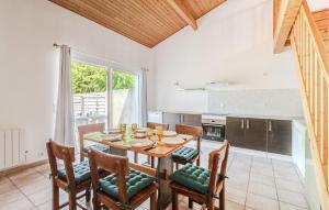 Maisons de vacances Gorgeous Home In Mornac-Sur-Seudre : photos des chambres