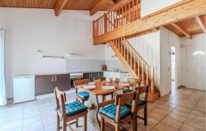 Maisons de vacances Gorgeous Home In Mornac-Sur-Seudre : photos des chambres