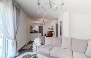 Maisons de vacances Stunning Home In Marennes-Hiers-Brouage : photos des chambres