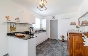 1 Bedroom Awesome Home In Marennes-Hiers-Brouage