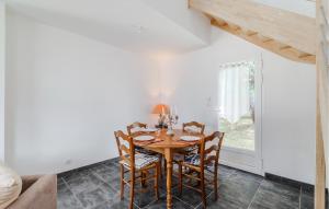 Maisons de vacances Stunning Home In Marennes-Hiers-Brouage : photos des chambres