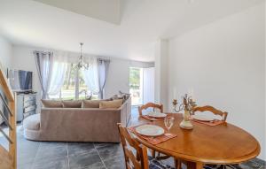 Maisons de vacances Stunning Home In Marennes-Hiers-Brouage : photos des chambres