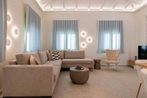 Pnoe Luxury Villa - Private Pool Retreat & BBQ