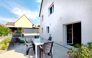 Maisons de vacances 3 Bedroom Nice Home In Reipertswiller : photos des chambres