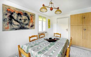 Maisons de vacances 3 Bedroom Nice Home In Reipertswiller : photos des chambres