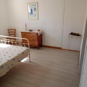Appartements appartement 60m2, 15km mer 2lits parking gratuit : Appartement - Rez-de-Chaussée
