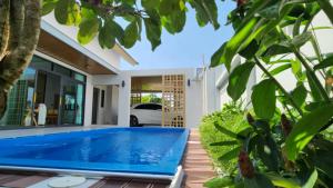 Songmee Pool Villa Nikompattana