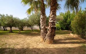 Maisons de vacances 3 Bedroom Amazing Home In Bellegarde : photos des chambres