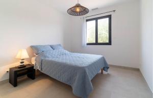 Maisons de vacances 3 Bedroom Amazing Home In Bellegarde : photos des chambres