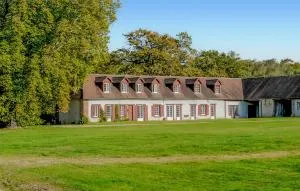 Amazing Home In Ligny Le Ribault - Jouy-le-Potier