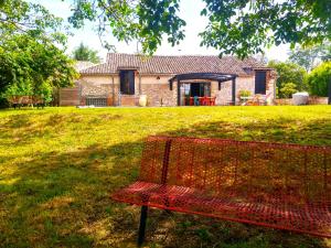Maisons de vacances La Case - Magnifique ferme renovee au coeur de la nature - Piscine privee sans vis-a-vis - Vue degagee - Jardin - Stationnements gratuits devant la propriete - Belles prestations : photos des chambres