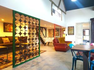 Maisons de vacances La Case - Magnifique ferme renovee au coeur de la nature - Piscine privee sans vis-a-vis - Vue degagee - Jardin - Stationnements gratuits devant la propriete - Belles prestations : photos des chambres