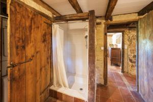 Maisons de vacances Maison De Charme Avec Jacuzzi : photos des chambres