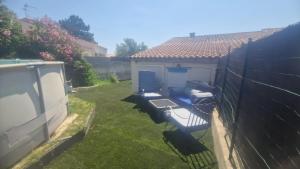 Maisons de vacances Maisonnette avec jardin et piscine privee : photos des chambres