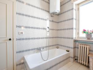 Margari Bright Apartment with Parking