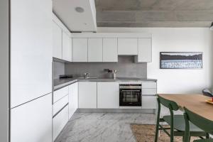 Elegant 1BD Terrace Gem PoolParking! #344