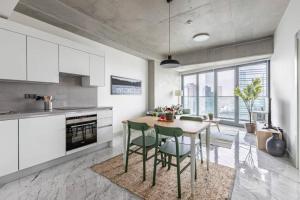 Elegant 1BD Terrace Gem PoolParking! #344