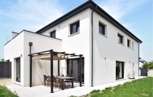 4 Bedroom Amazing Home In Grentheville