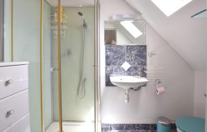 Maisons de vacances Beautiful Home In Coulonces With Wifi : Maison de Vacances 4 Chambres