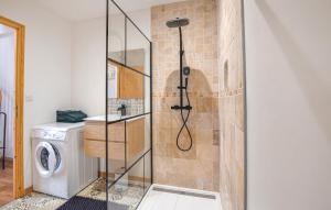 Maisons de vacances 3 Bedroom Stunning Home In Creances : Maison de Vacances 3 Chambres 