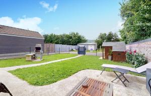 4 Bedroom Beautiful Home In Saint-Vaast-Dequiquev