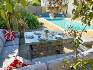 East Creek - dog friendly beachside home with pool in Ringstead - Ringstead