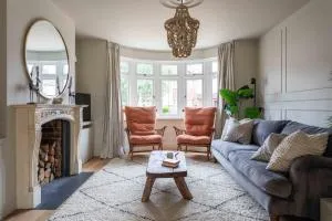 Pass the Keys Modern 5-Bedroom Luxury Home in Watford Close to Harry Potter Studios FREE Parking - Abbots Langley