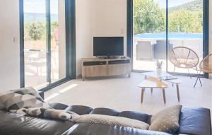Maisons de vacances 4 Bedroom Beautiful Home In Vinsobres : photos des chambres