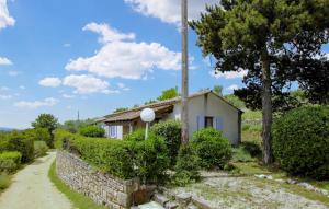 Maisons de vacances Lovely Home In Bessas : photos des chambres