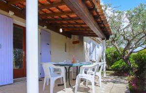 Maisons de vacances Lovely Home In Bessas : photos des chambres