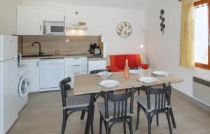 Maisons de vacances Lovely Home In Bessas : photos des chambres