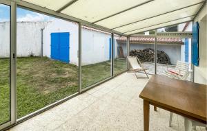 Maisons de vacances 2 Bedroom Gorgeous Home In L-ile-D-yeu : photos des chambres
