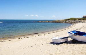 Maisons de vacances 2 Bedroom Gorgeous Home In L-ile-D-yeu : photos des chambres
