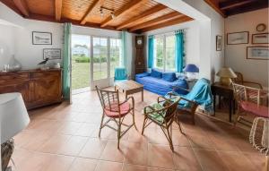 Maisons de vacances 2 Bedroom Gorgeous Home In L-ile-D-yeu : photos des chambres